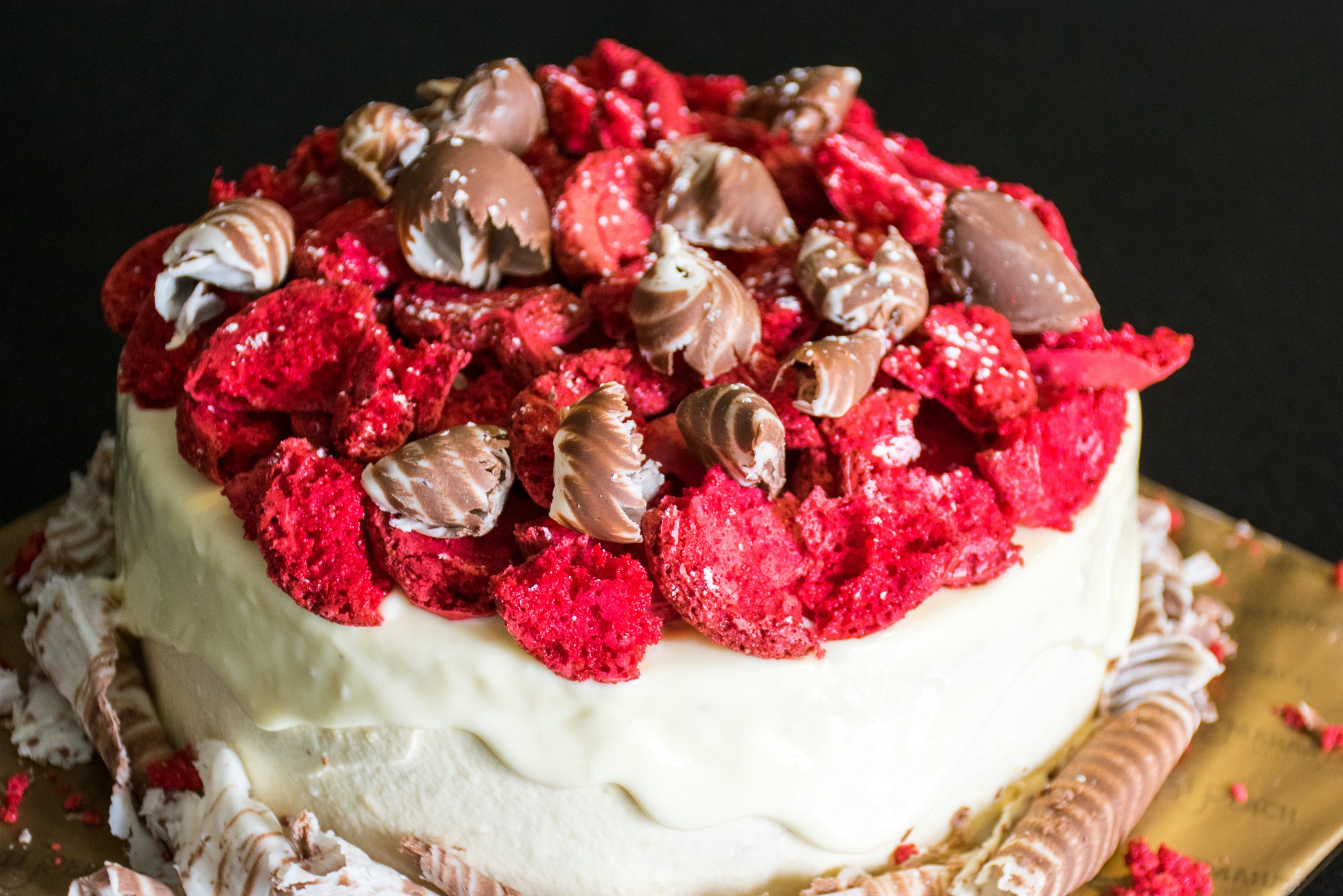 White Chocolate Red Velvet Macron Gateau Mahaweli Reach Hotel White Chocolate Red Velvet Macron Gateau Mahaweli Reach Hotel