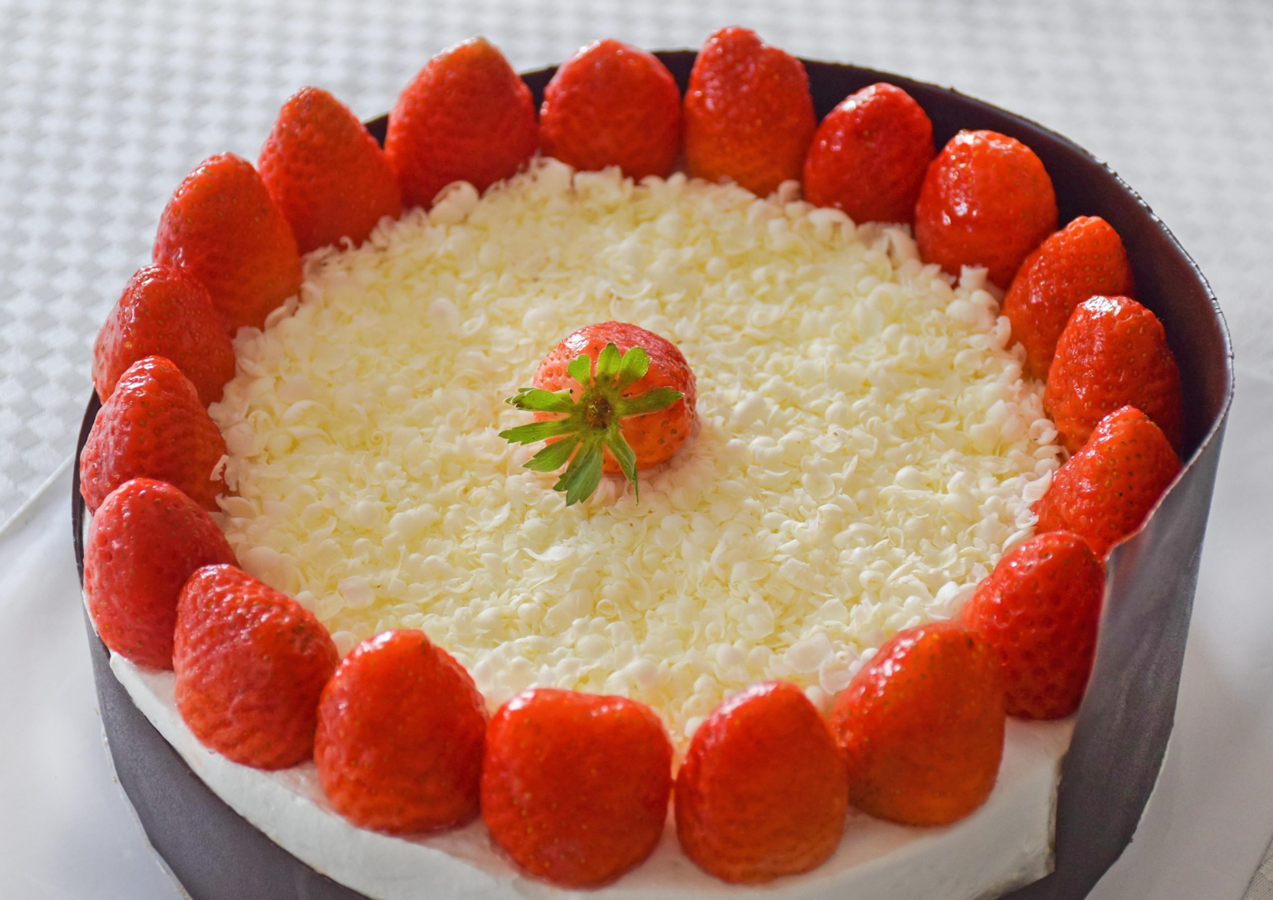 Shop Red Velvet Gateaux | Cakes | Divine – Divine Cakes